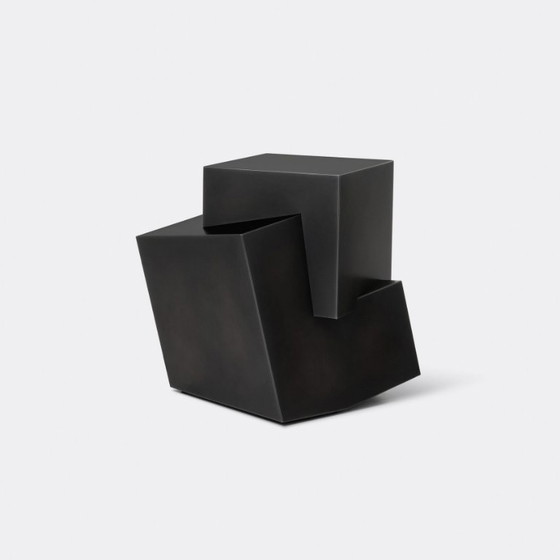 Image 1 of HOLLY HUNT Studio Design Stefan Gulassa Pyriet bijzettafel