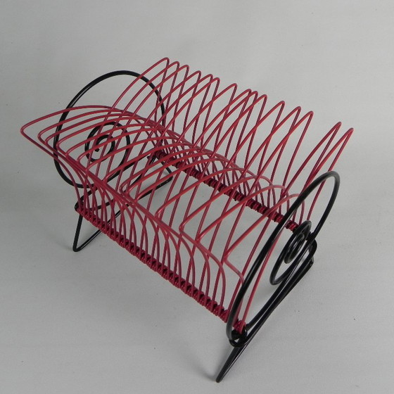 Record rack for singles or LPs, 1950s – Magazine rack, Iron, Plastic (photo 2 of 10)