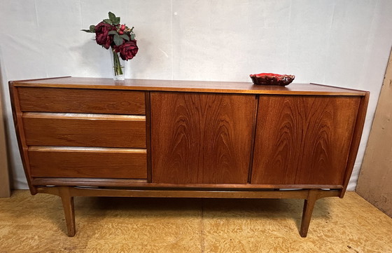 Image 1 of Superbe buffet en teck rétro du Mid Century Vintage par Nathan Furniture 1960 Rare Curved Edge Design