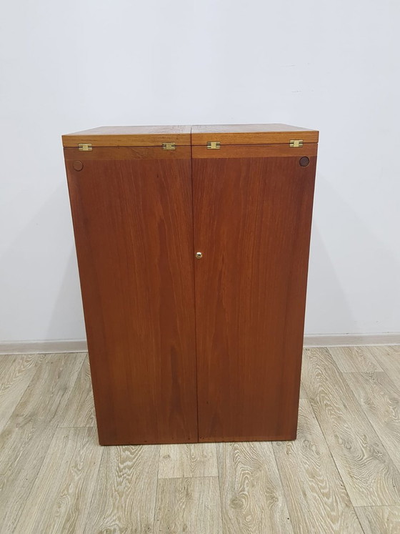 Desserte en teck de Reno Wahl Iversen pour Dyrlund, Danemark, années 1960 – Brass (photo 11 of 25)