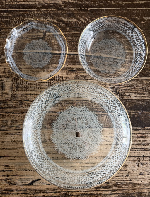 Vintage bonbonschaal + 2 schaaltjes kanten motief