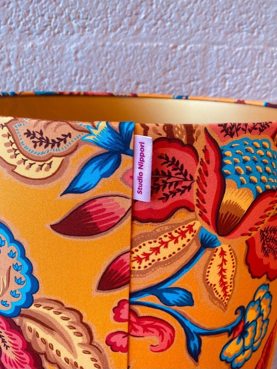 Image 1 of Lampe de table Paris - motif floral orange et bleu