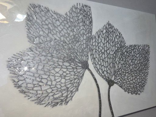 Panel de pared interior Physalis con incrustaciones de cristales.