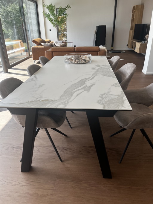 Extendable Dining Table with Black Aluminum Legs and Marble-Look Ceramic Top – eettafels, Aluminium