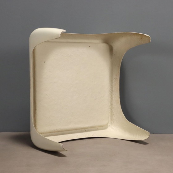 Image 1 of Dos mesas de centro de estilo futurista de los años 60 y 70.