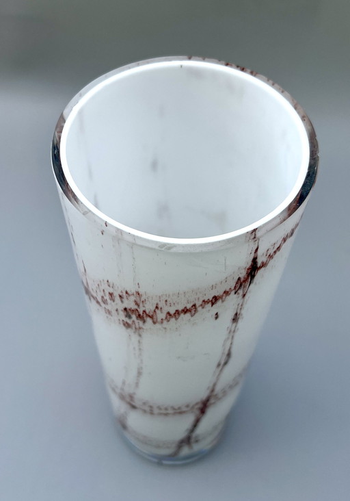 Große Studioglas-Vase – weiß mit rotbrauner Faden-Schmelztechnik