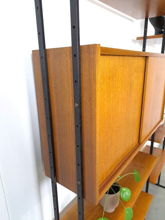 Image 1 of Parete componibile Omnia, Hilker, teak e acciaio nero con ripiani e mobiletto