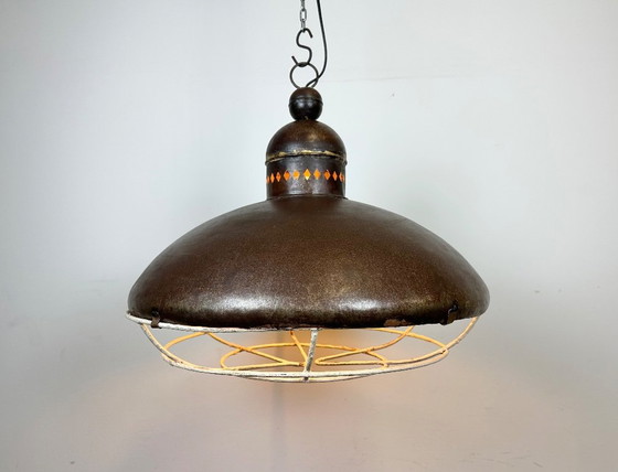 Image 1 of Grande lampe industrielle brune à grille en fer, années 1960
