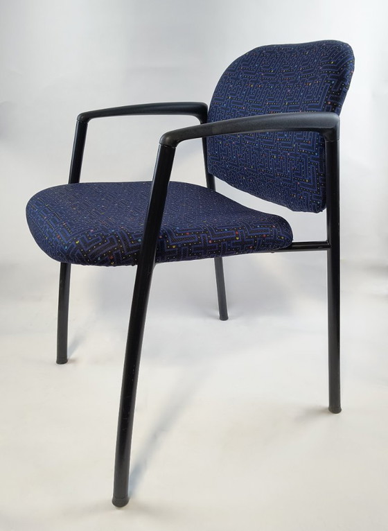 4 chaises nouvellement rembourrées avec motif Pac-Man., Ahrend, Chaises de salle à manger, Textile, Métal (photo 3 sur 7)