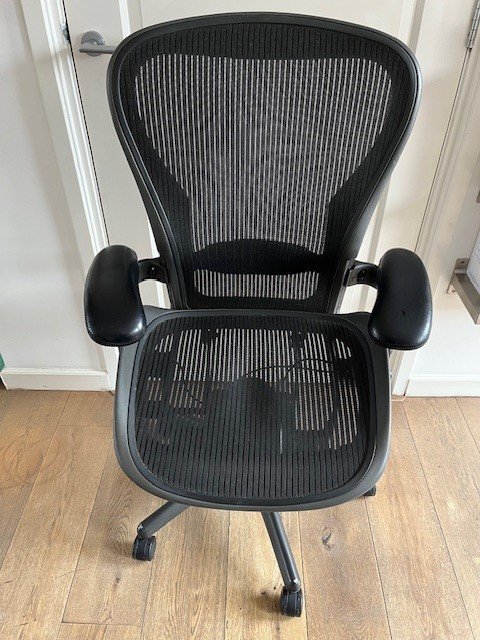 Sedia da ufficio Herman Miller modello Aeron Graphite