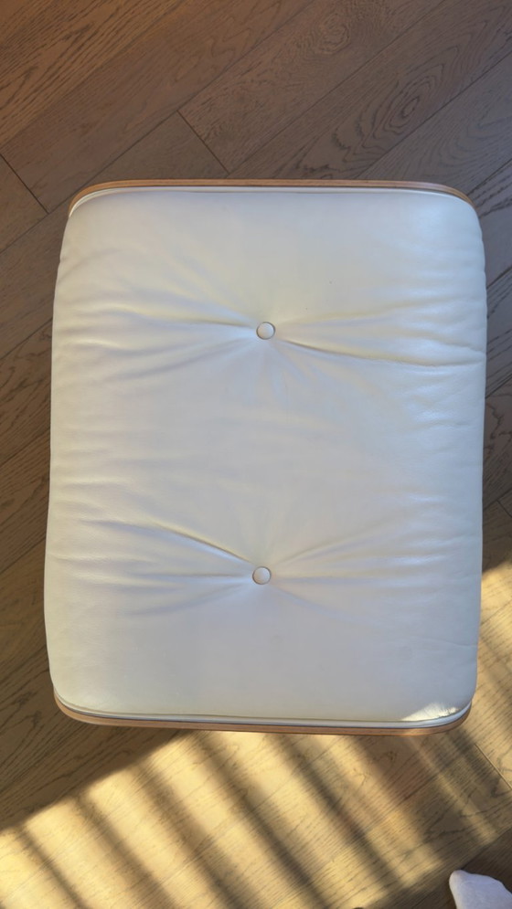 Fauteuil et repose-pieds Vitra Eames en noyer et cuir blanc – Chaises & fauteuils, Leather, Metal (photo 17 of 18)