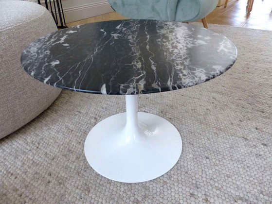 Image 1 of “Saarinen Side Table” pedestal table in satin Portoro Silver marble by Knoll design Eero Saarinen - 51 cm