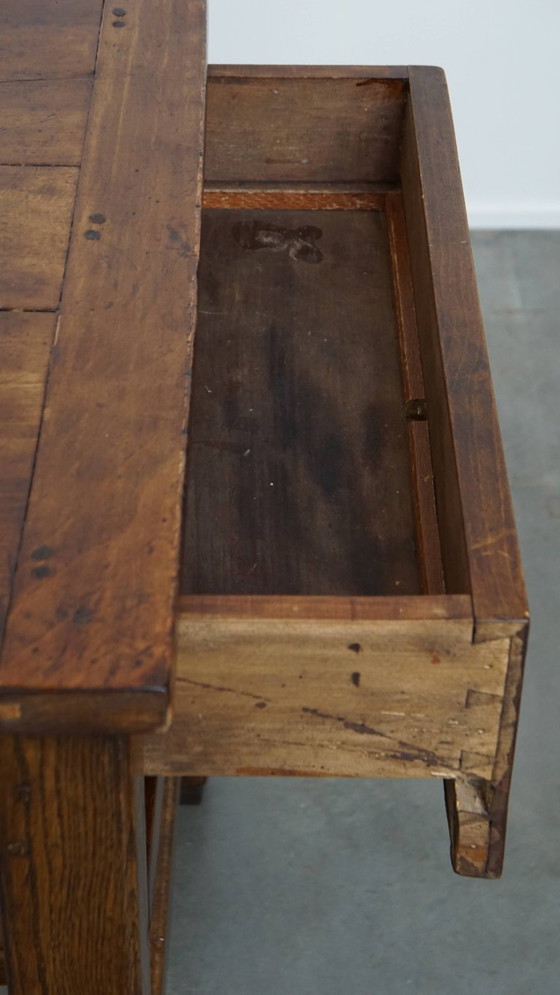 Image 1 of Table de salle à manger ancienne en bois fruitier du 18ème siècle avec 2 tiroirs