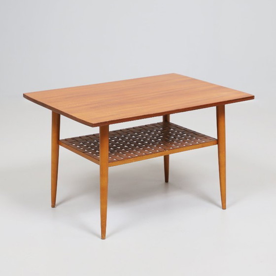 Image 1 of Table basse vintage Scandinave en teck avec étagère tressée - années 60
