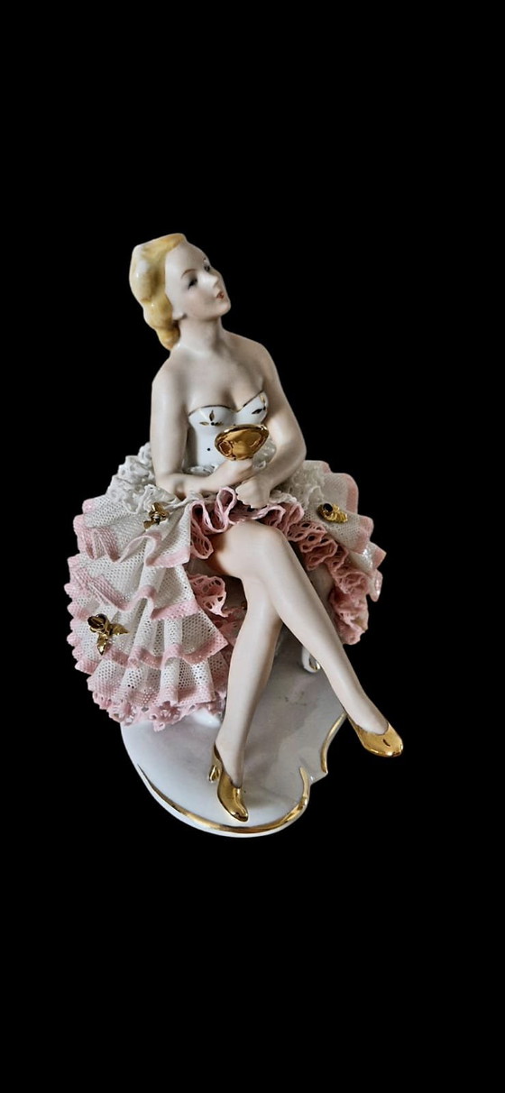 Image 1 of Beeldje, mooie dame