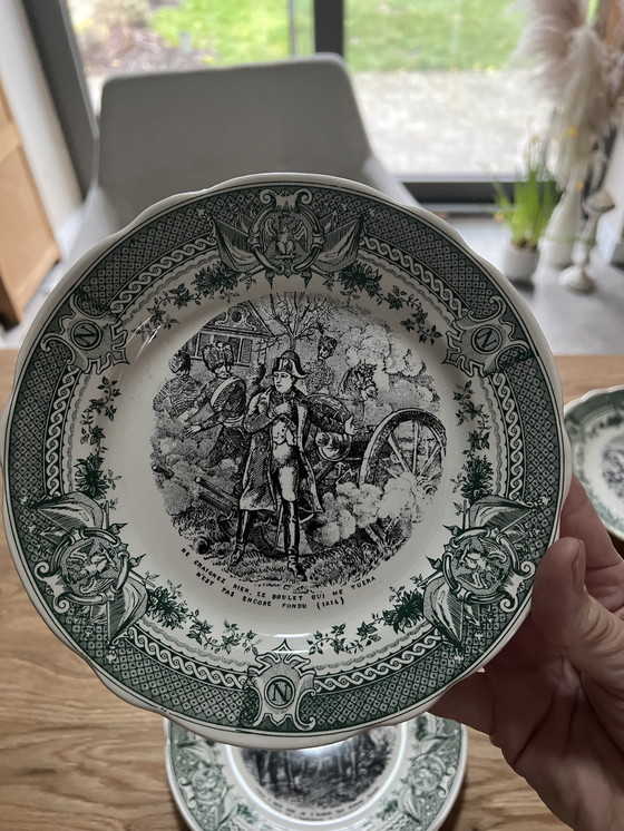 Image 1 of Set aus französischem Sarreguemines-Transfergeschirr und napoleonischen Tafeln.