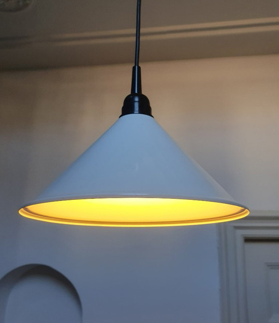 Image 1 of Vintage Hema kegelvormige hanglamp van wit metaal jaren 80