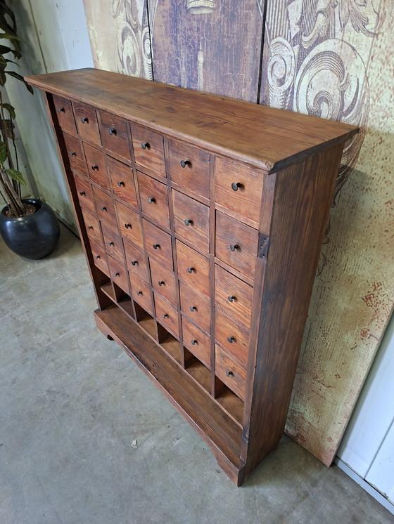 Image 1 of Cassettiera antica, mobile da farmacia, vetrina da negozio, dimensioni: 93x22 e 105 cm di altezza.