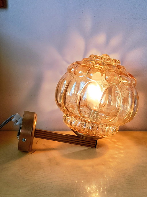 Par de apliques de pared tipo burbuja de Helena Tynell, década de 1970.