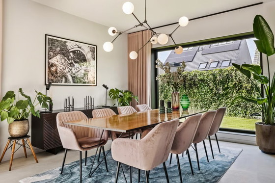 Image 1 of Design - Dining Chandelier with 8 light bulbs