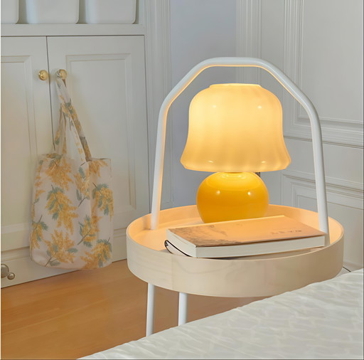 Lampe de table rétro en forme de champignon, design scandinave par Luminaria