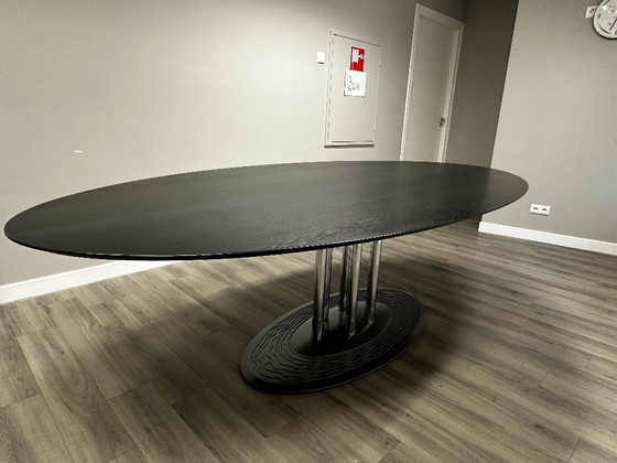 Image 1 of Leolux Thebe Dining Table Oval Large