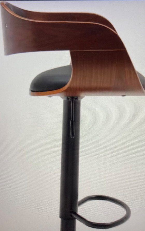 Image 1 of Due sedili avvolgenti senza base, in legno con rivestimento in pelle