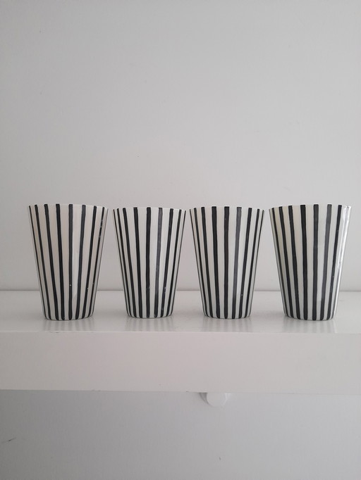 4 bicchieri sottili di vetro con rivestimento bianco