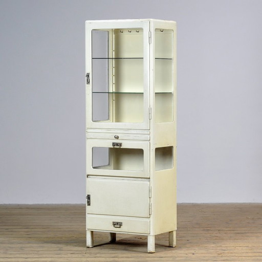 Houten medische kast uit de jaren 30