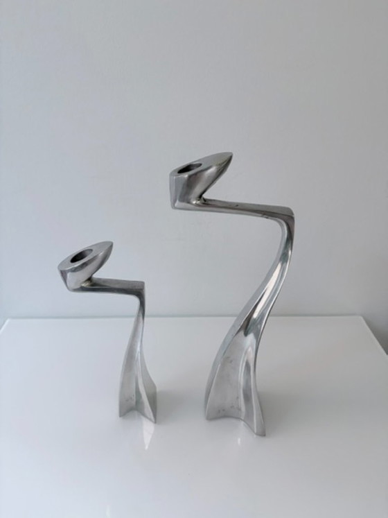 Portacandele Swan iconici di Matthew Hilton per SCP – Aluminium (photo 12 of 24)