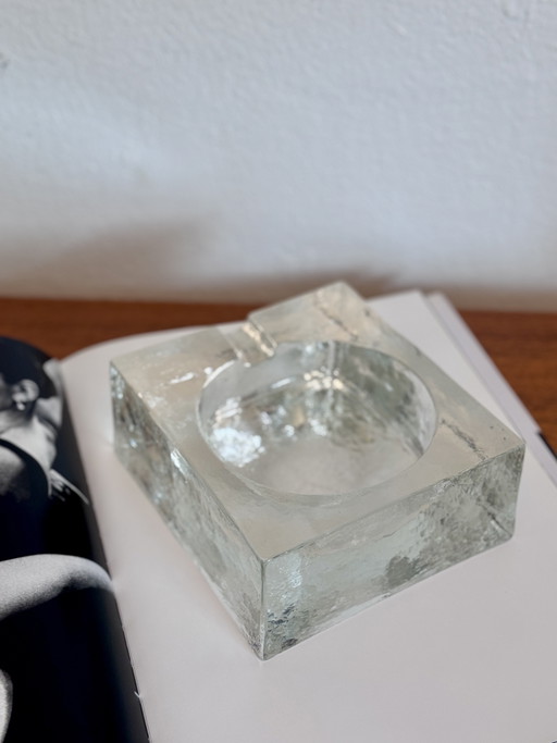 Vintage brutalist asbak / schaal blok glas 
