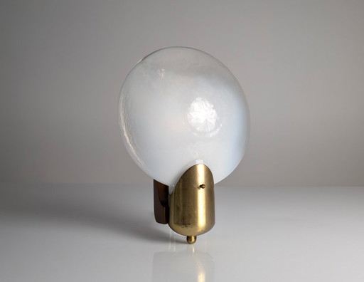 Lámpara de pared vintage de madera, latón y cristal ovalado bicolor, Italia, años 70