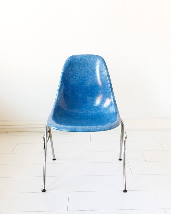 Image 1 of vintage Eames stoel