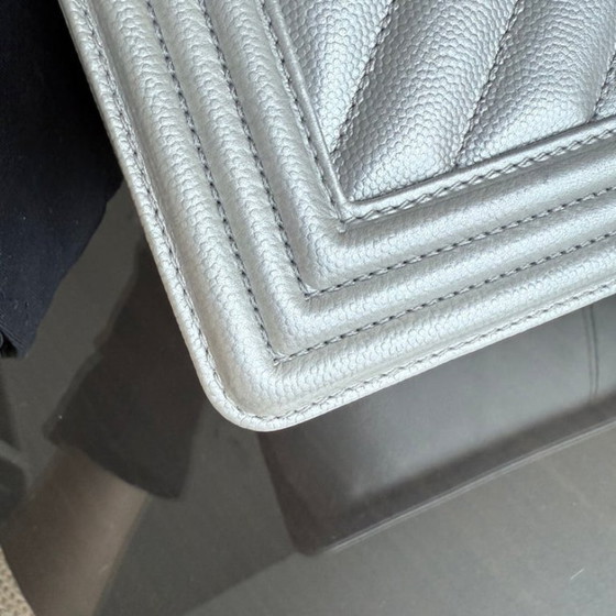 Image 1 of Borsa Chanel Boy Medium - Caviar 25CM Chevron Metallic Silver Ruthenium Silver Hardware Series 22