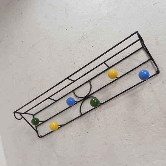 Image 1 of Wandgarderobe im Stil von Roger Feraud, Stahlrahmen mit farbigen Kugeln, 1950er Jahre