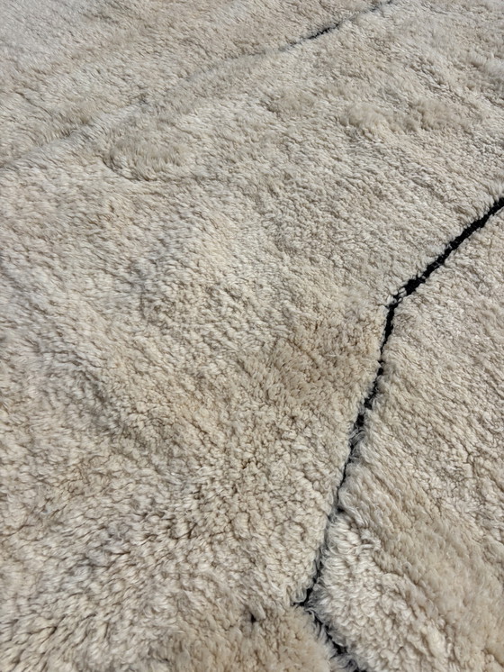 Image 1 of Marokkaanse Mrirt Witte Wollen Vloerkleed 260x350 cm - Berber Marokkaans Modern Tapijt