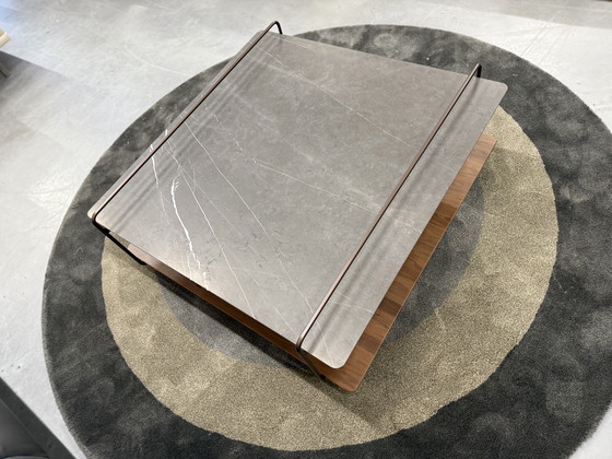 Image 1 of Rolf Benz 931 524 Couchtisch Nussbaumholz Naturstein 102x100