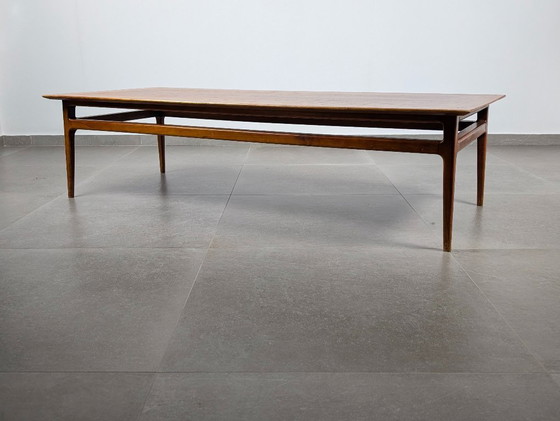 Image 1 of Skandinavischer moderner großer dänischer Teak-Couchtisch aus den 1950er Jahren