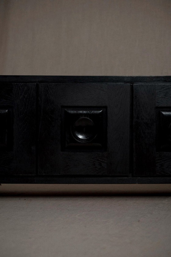 Image 1 of Laag brutalistisch dressoir in zwart eiken
