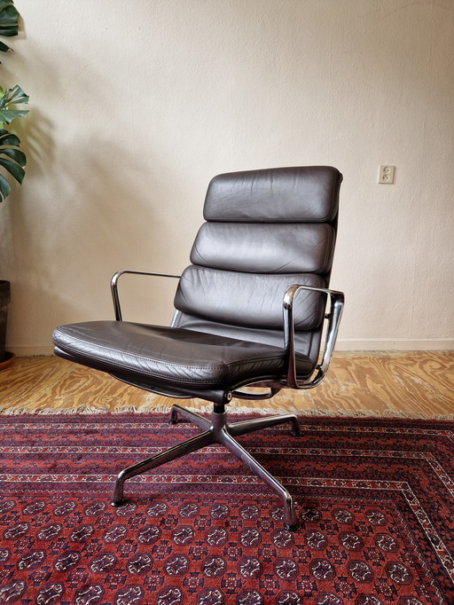 Vitra Eames EA 216 soft pad