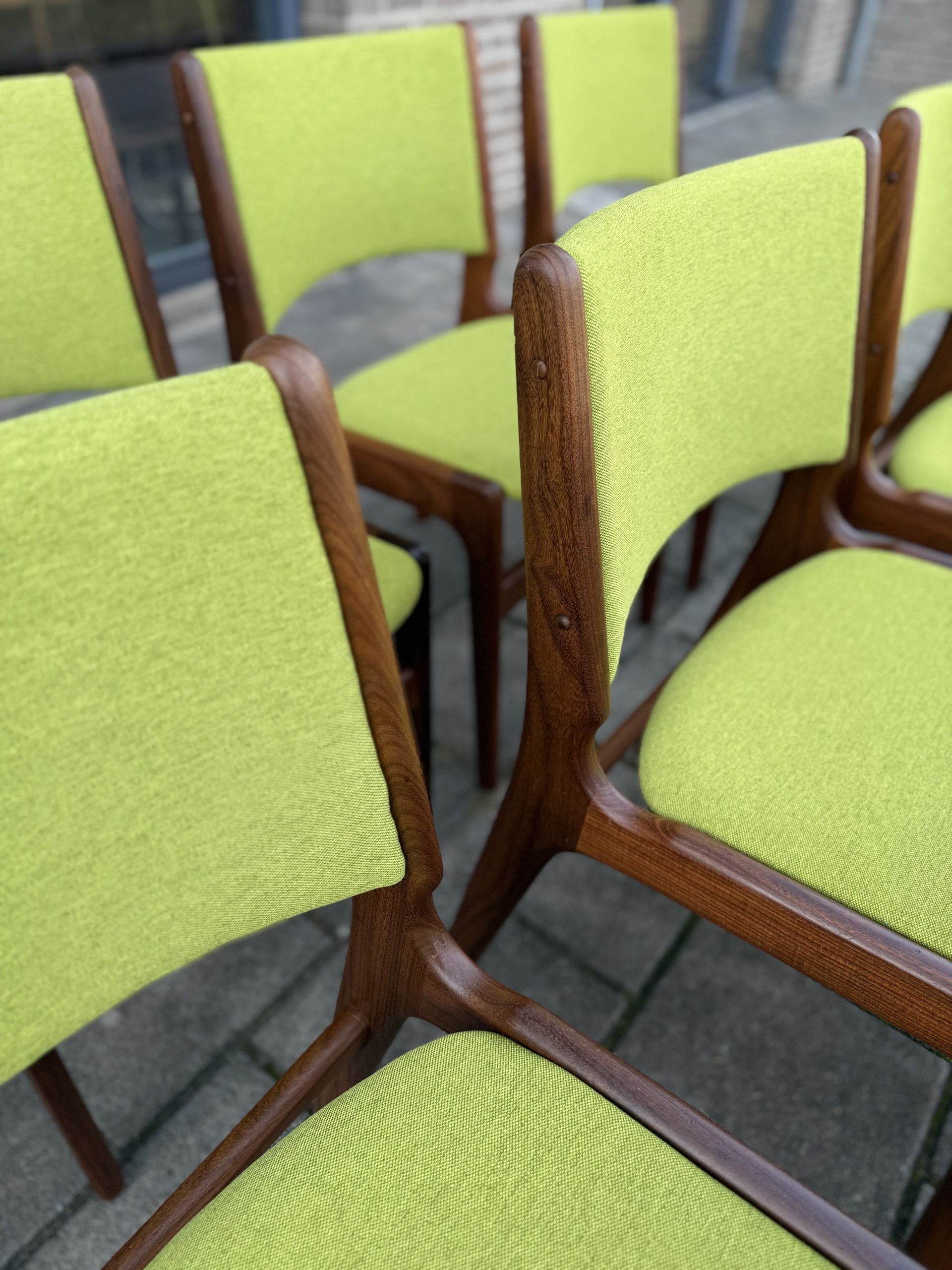 10x restored dining room chair model 89, Erik Buch '60 | €4,500