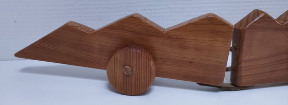 Image 1 of Escultura articulada de cocodrilo de madera maciza