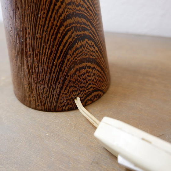 Image 1 of Lampada da tavolo in legno a forma di birillo con paralume in bambù, anni '60