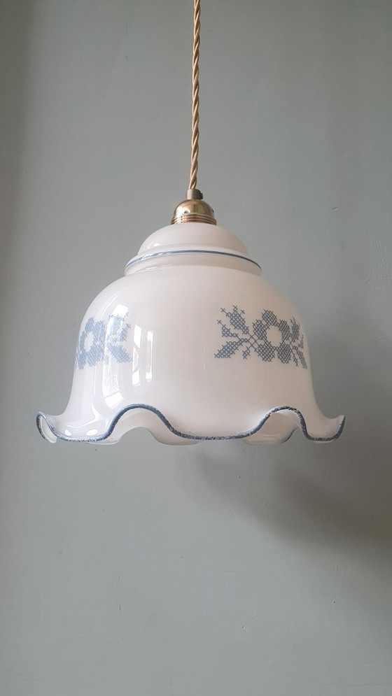 Vintage White Opal Glass Pendant Lamp - Flower-like shape – Metal (photo 6 of 17)
