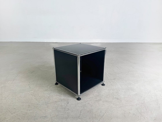 Image 1 of Tavolino originale USM Haller Tavolino da letto Tavolino in acciaio blu