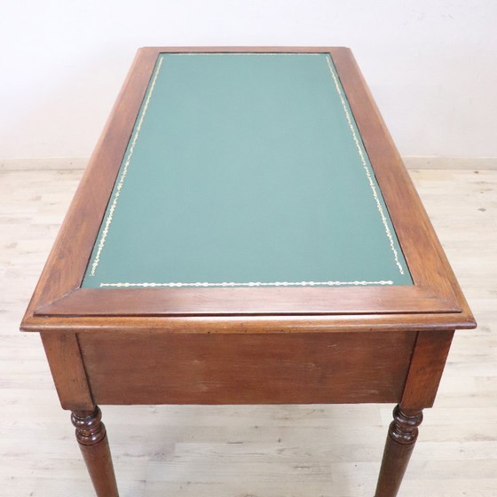 Image 1 of Antiek bureau van walnotenhout, Italië, midden 19e eeuw, gerestaureerd.