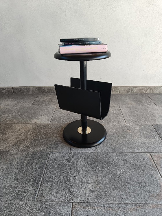 Image 1 of Postmoderner Beistelltisch aus den 1980er Jahren mit Zeitschriftenablage, Metall, Holz, Messing