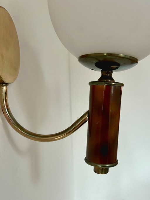 Applique da parete vintage in legno, ottone e vetro opalino, Francia, 1970 – wandlampen, Wood (photo 2 of 5)