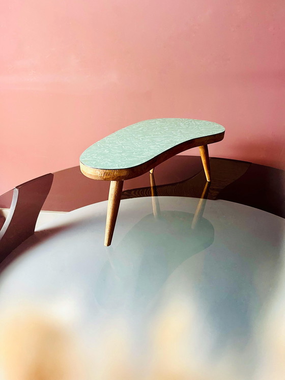 Image 1 of Klein vintage niertafeltje formica