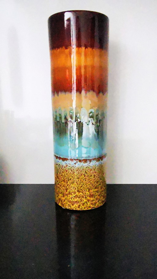 Vaso cilindrico smaltato di lava